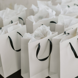 Why Engraved Glassware Still Works for Corporate Gifting and Awards